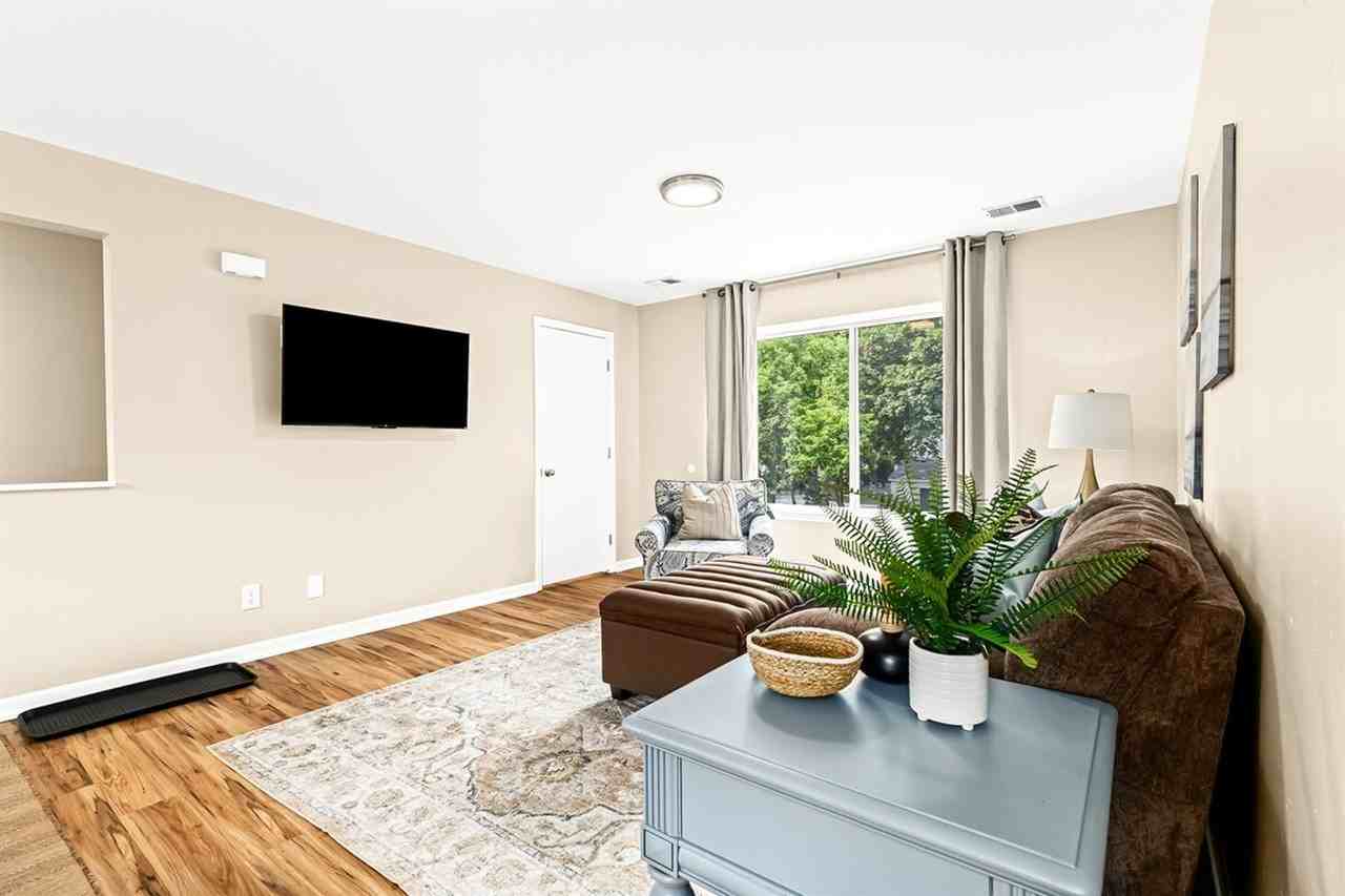 18365 Sharon Ln #1032339P - Photo 4 of 26