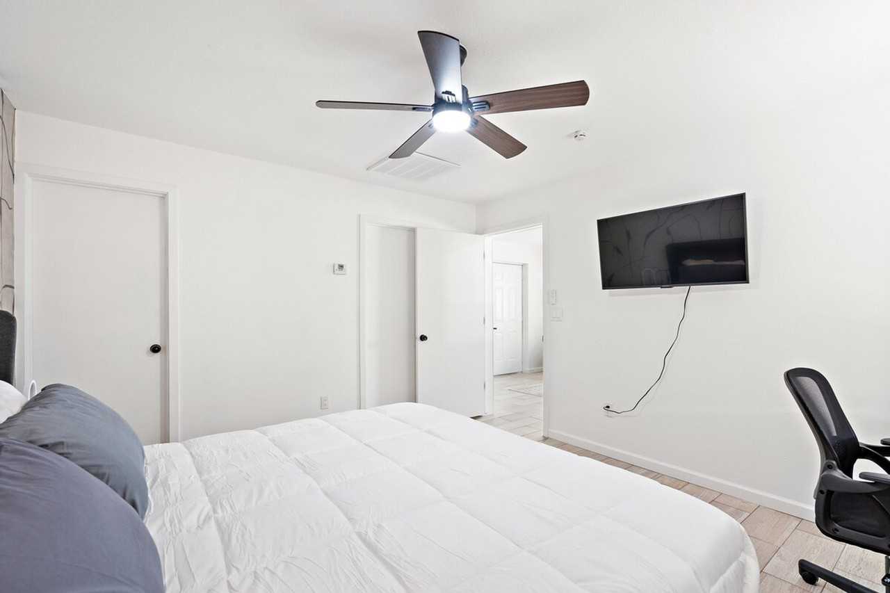 2302 W Colter St #1244357P - Photo 6 of 19