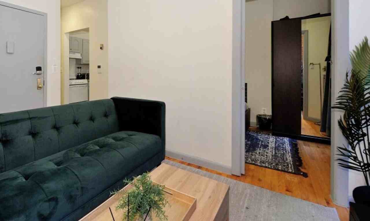 356 W 37th St #1323943P - Photo 6 of 24
