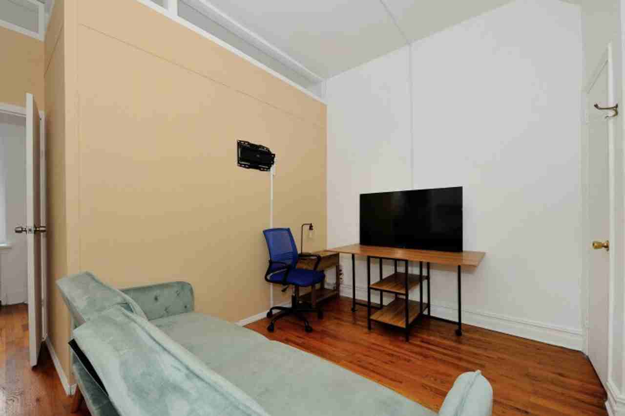 649 9th Ave #1323949P - Photo 4 of 21