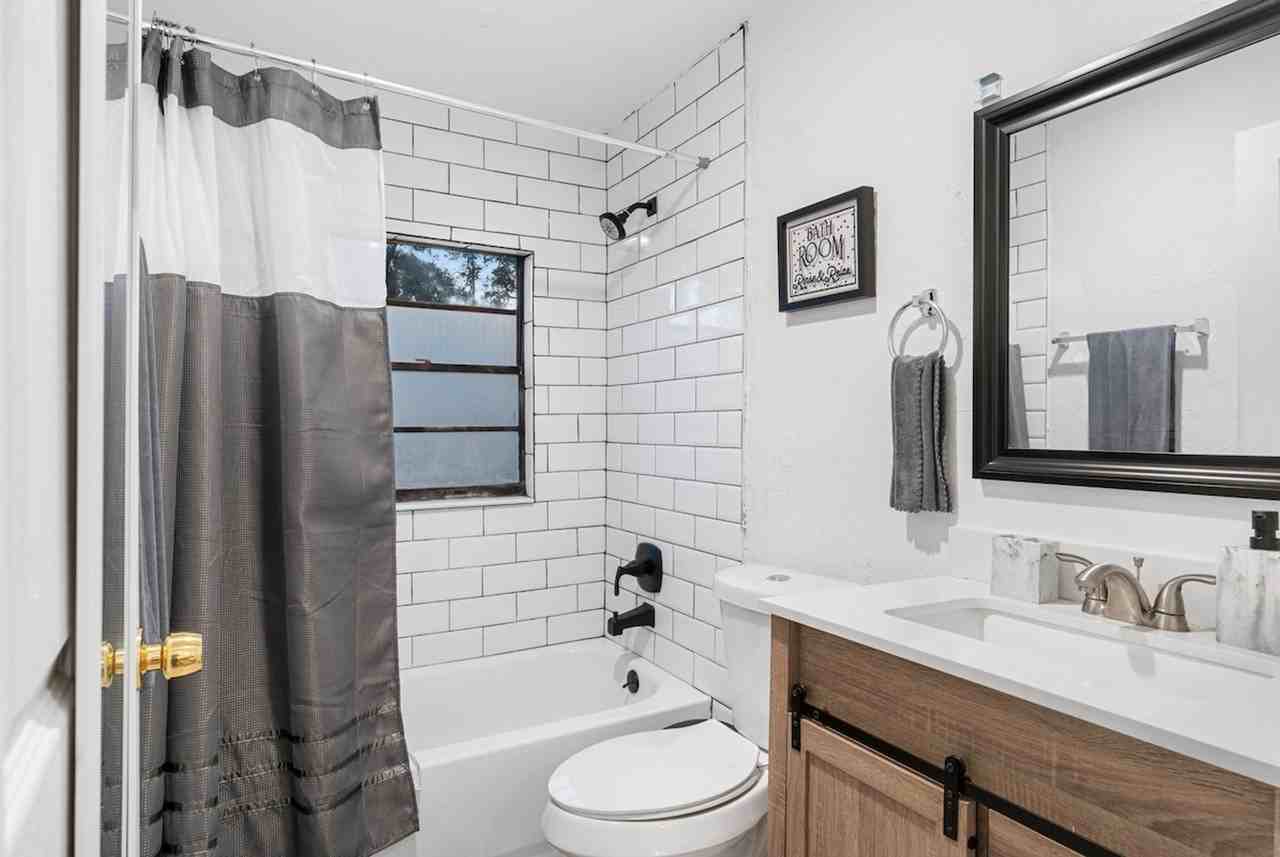 4805 N 37th St #1359640P - Photo 5 of 21