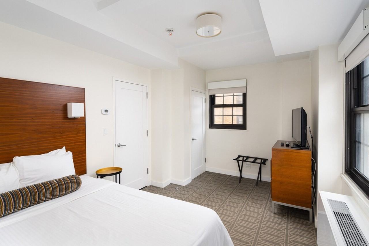 411 E 50th St #1383558P - Photo 7 of 22