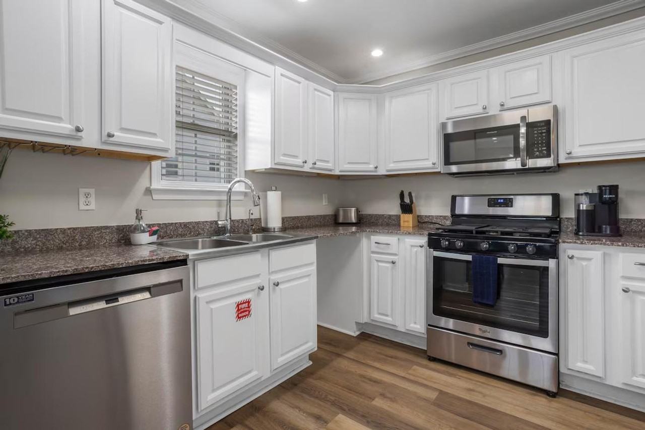 426 Russell Ave #1473624P - Photo 2 of 20