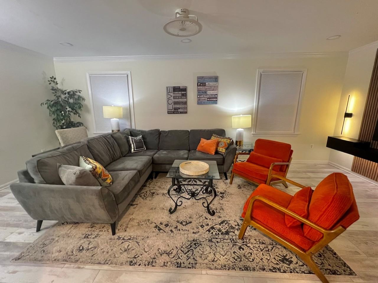 321 Senate Ct #1473424P - Photo 4 of 48