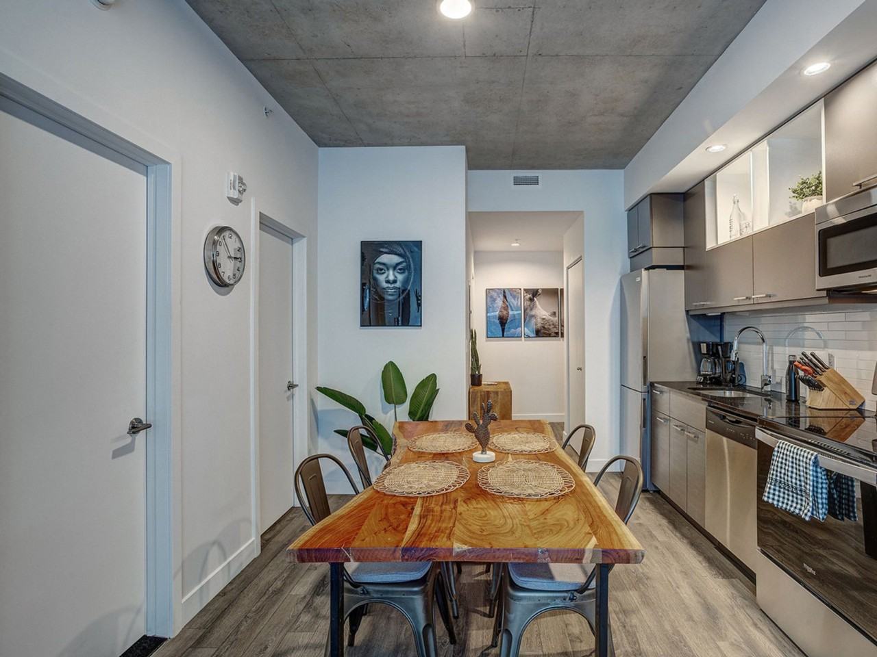 510 Richards St #1358023P - Photo 3 of 7