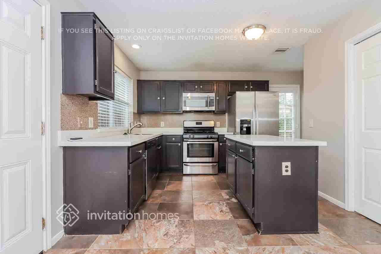 2010 Dublin Dr - Photo 6 of 16