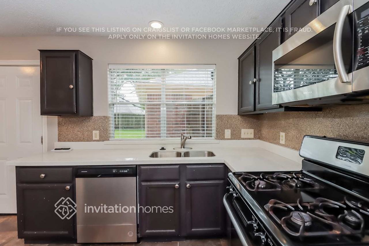 2010 Dublin Dr - Photo 7 of 16