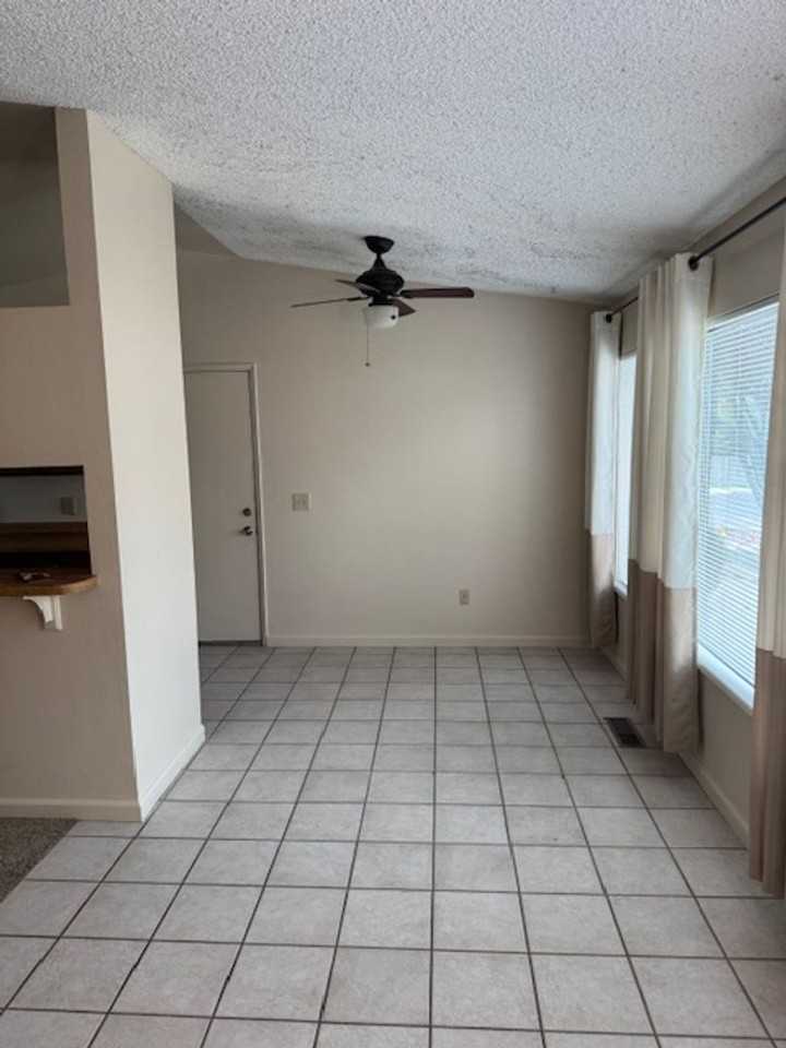 2845 Harding Way - Photo 6 of 18