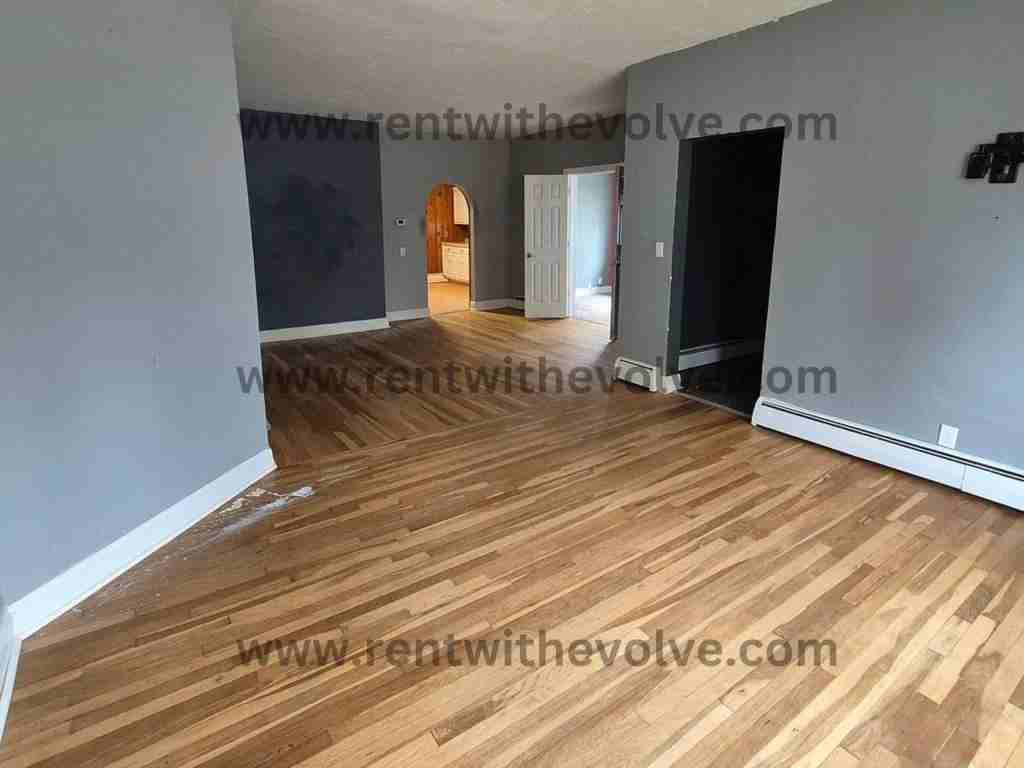 209 N Walnut St - Photo 5 of 9