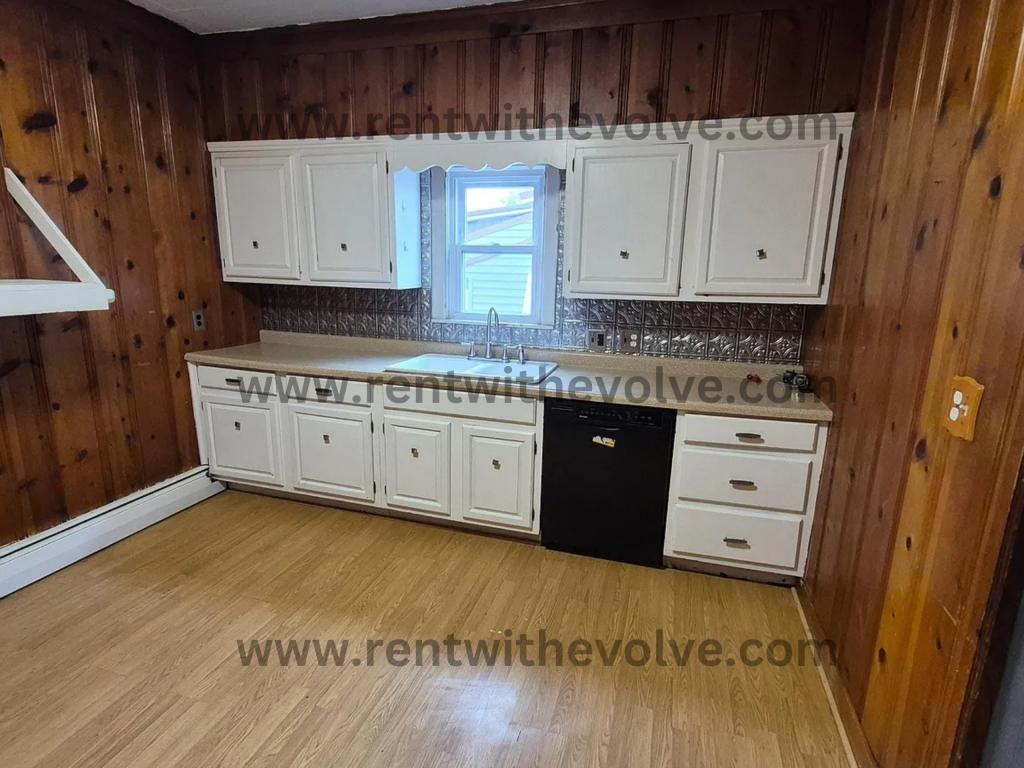 209 N Walnut St - Photo 6 of 9