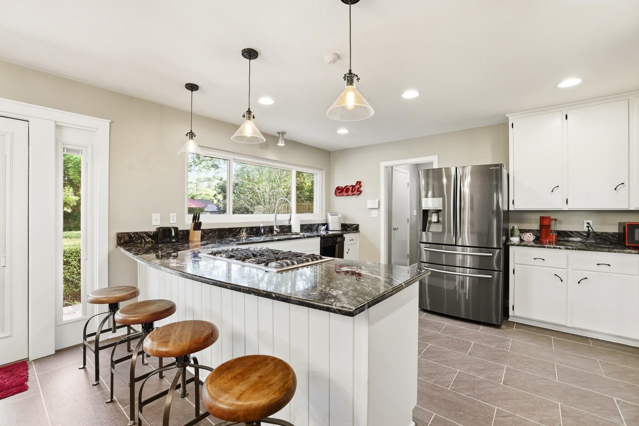 1312 Dillard St #1 - Photo 3 of 9