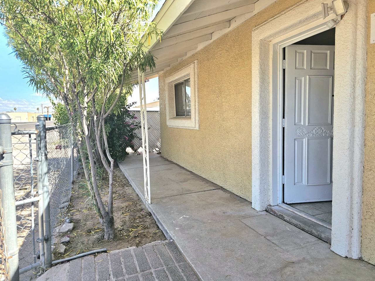 516 N Roosevelt Ave #1-2 - Photo 2 of 16