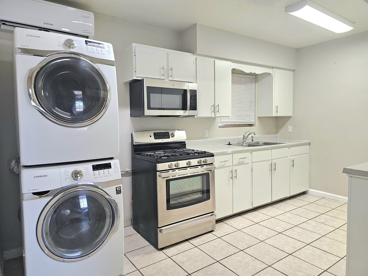 516 N Roosevelt Ave #1-2 - Photo 3 of 16