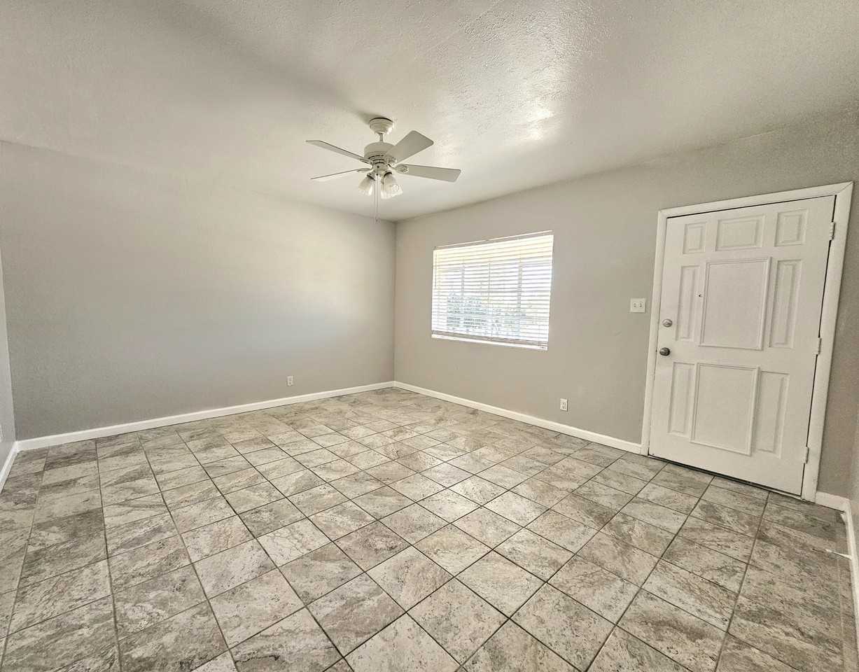 516 N Roosevelt Ave #1-2 - Photo 5 of 16