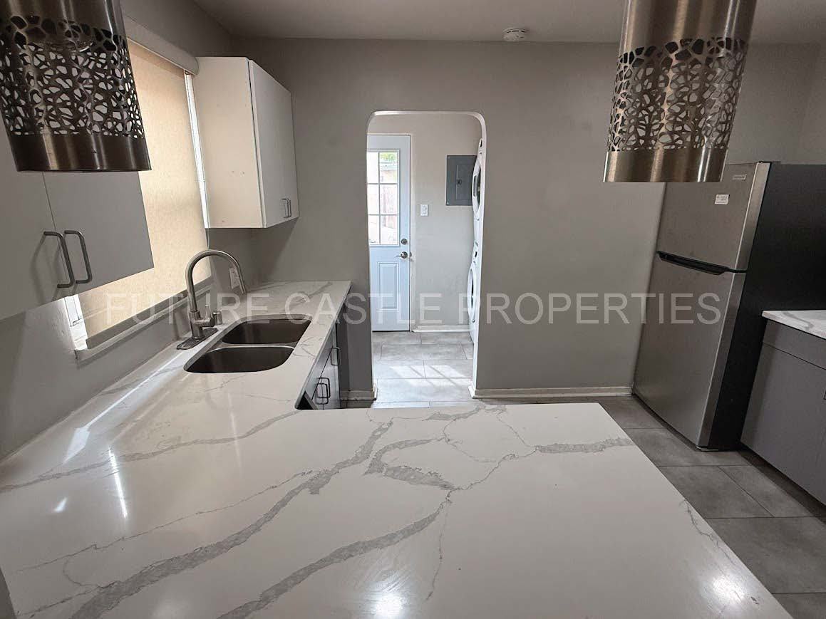 1009 Bryn Mawr Dr Ne #ABQ - Photo 2 of 11