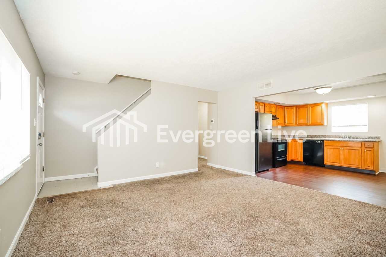 1618 Dundee Ct - Photo 2 of 15