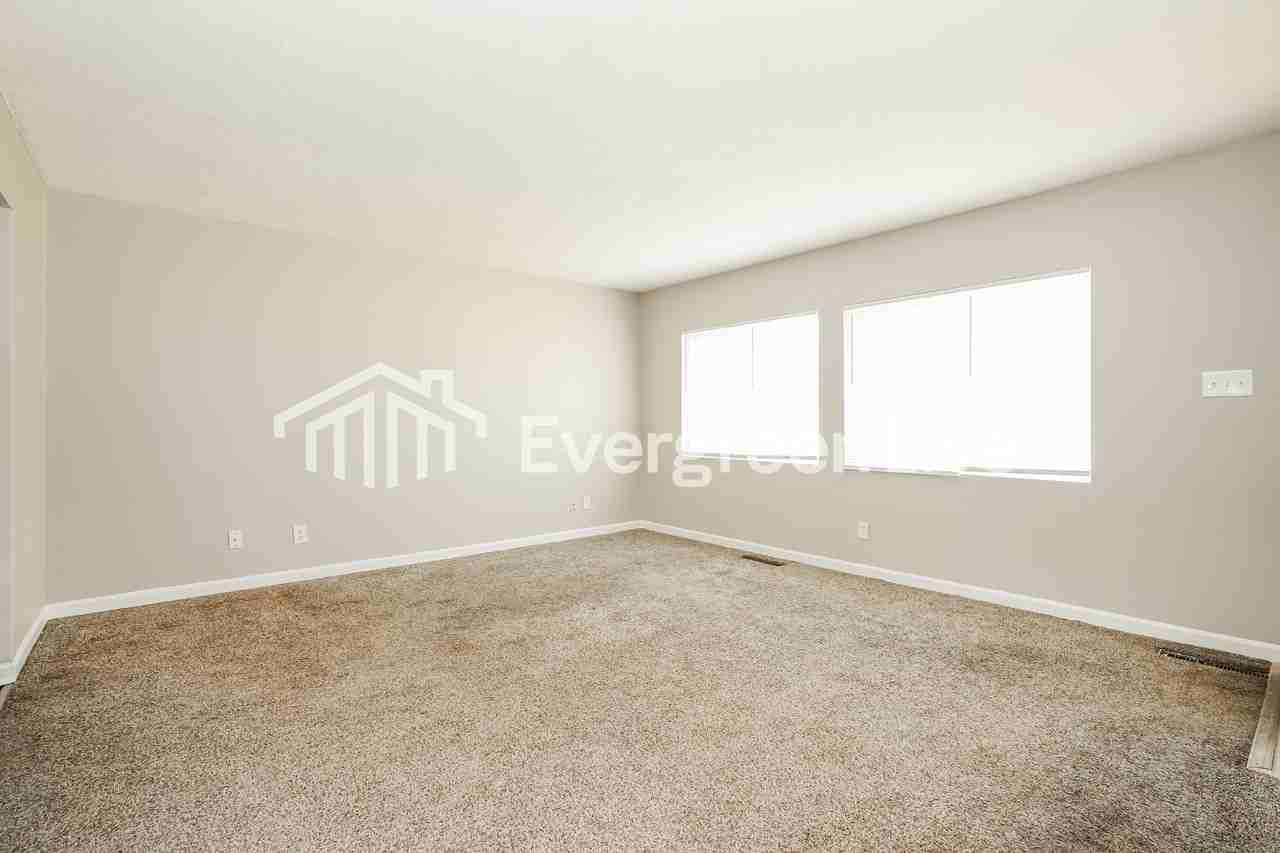 1618 Dundee Ct - Photo 3 of 15