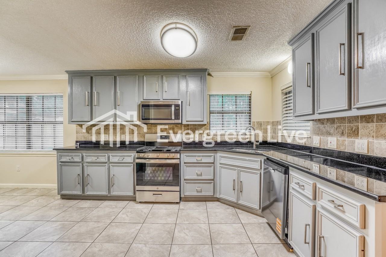 3801 September Dr - Photo 3 of 15