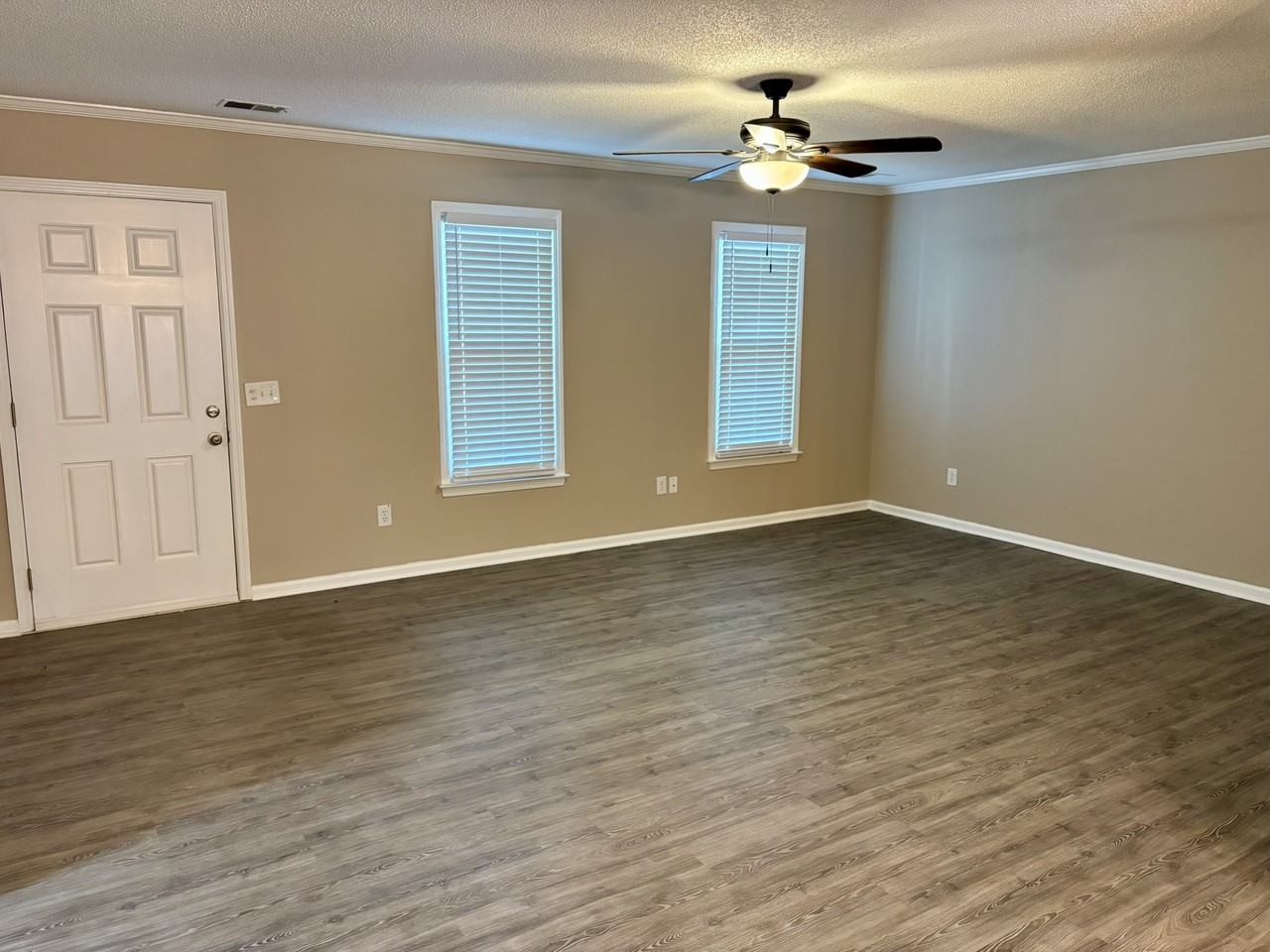 548 Kenton Dr - Photo 4 of 19