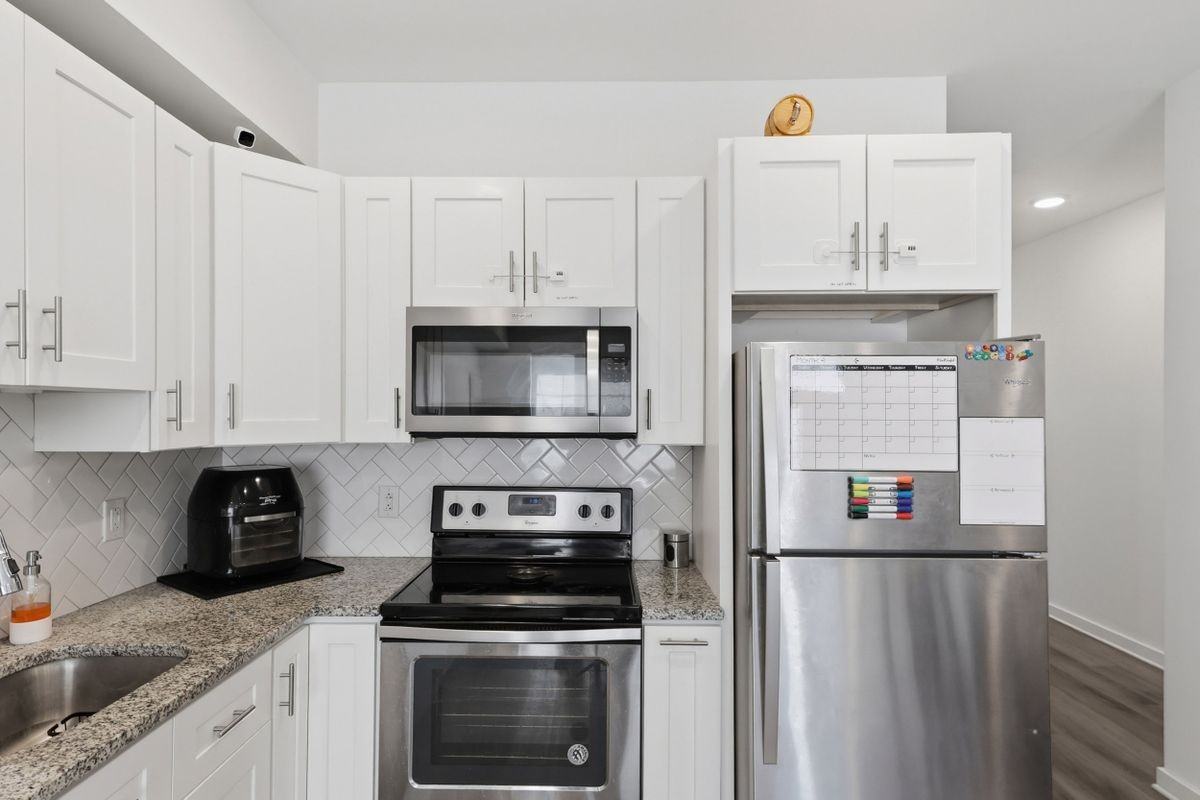 1113 Lemon St - Photo 4 of 50