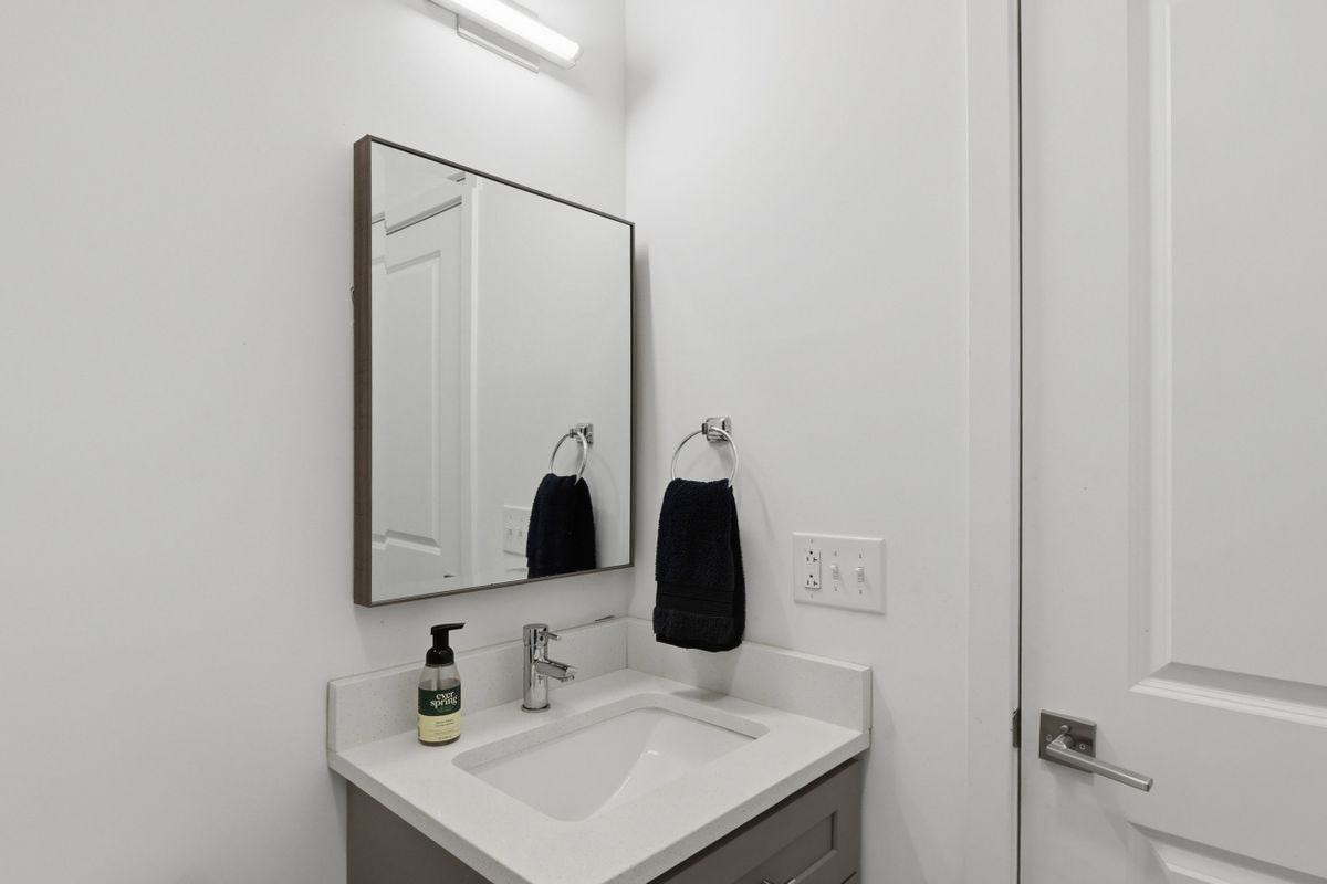 1113 Lemon St - Photo 6 of 50