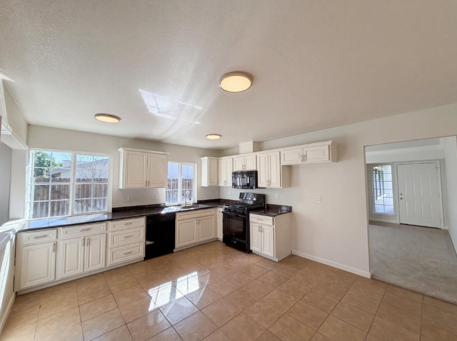 6909 Kittery Ave - Photo 7 of 31