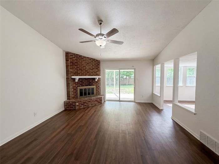 913 Jayellen Ct - Photo 2 of 15