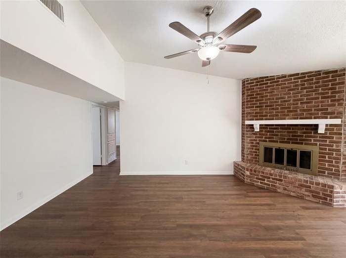 913 Jayellen Ct - Photo 3 of 15