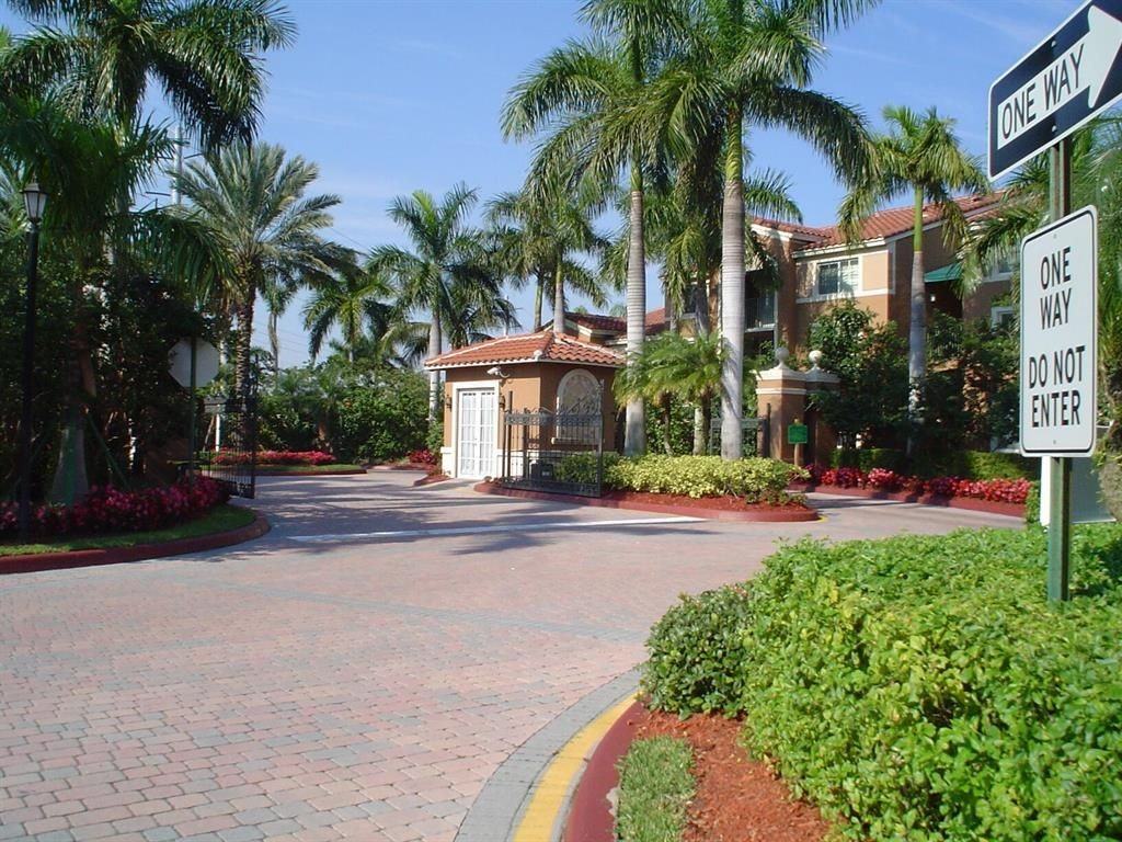 4844 N State Road 7 2207 - Photo 2 of 16