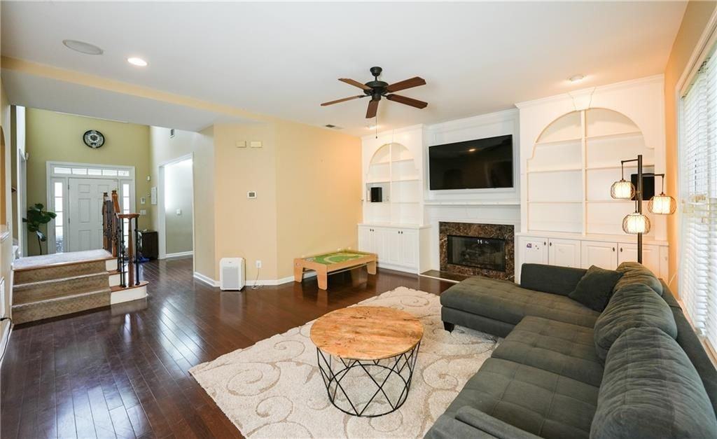 350 Scarborough Way - Photo 5 of 24