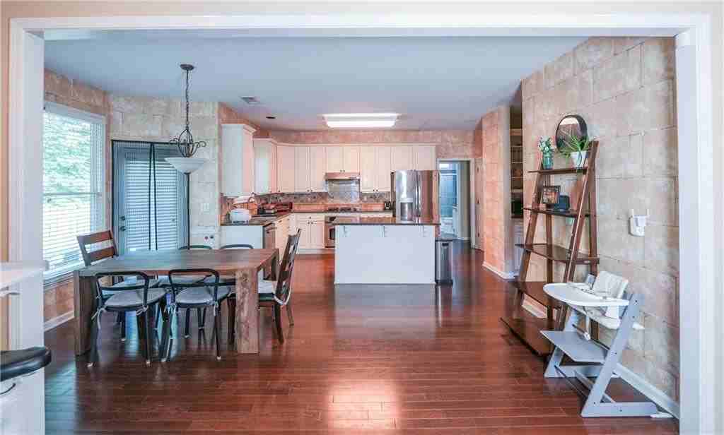 350 Scarborough Way - Photo 6 of 24