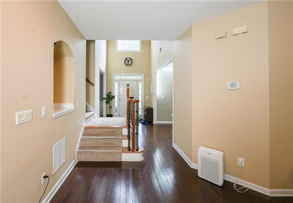 350 Scarborough Way - Photo 7 of 24