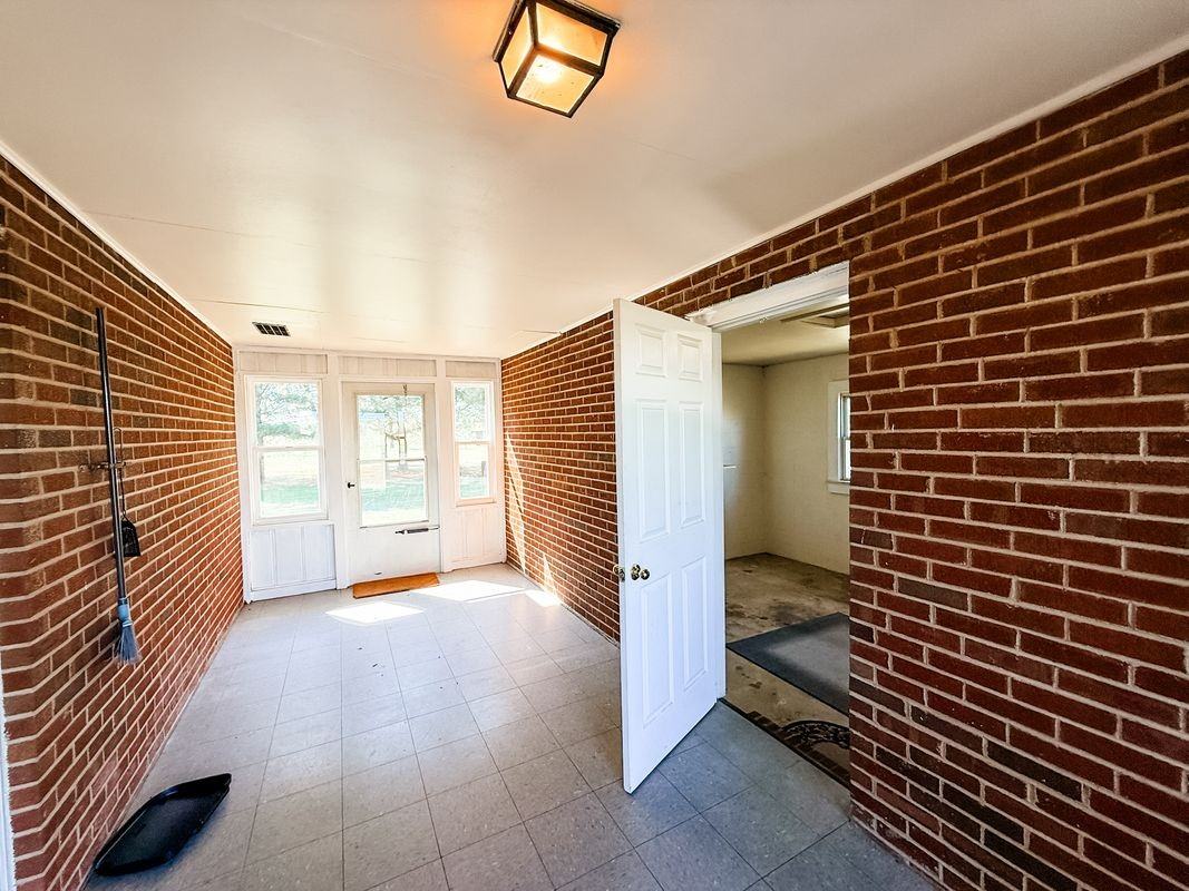 3396 Kings Hwy - Photo 5 of 6