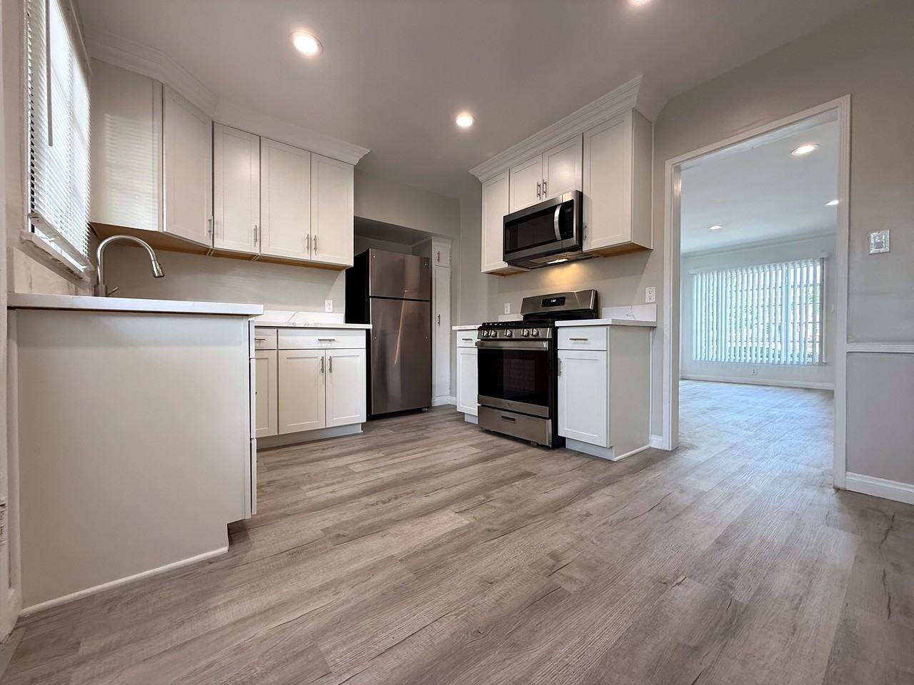 5670 San Vicente Blvd - Photo 6 of 10