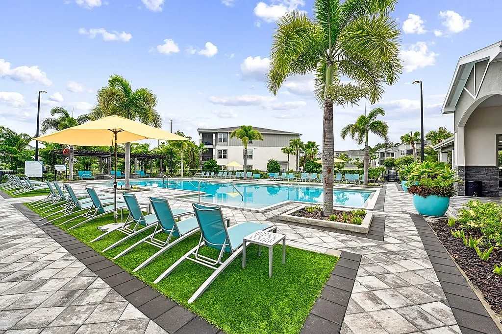 Halston Waterleigh - Photo 4 of 49