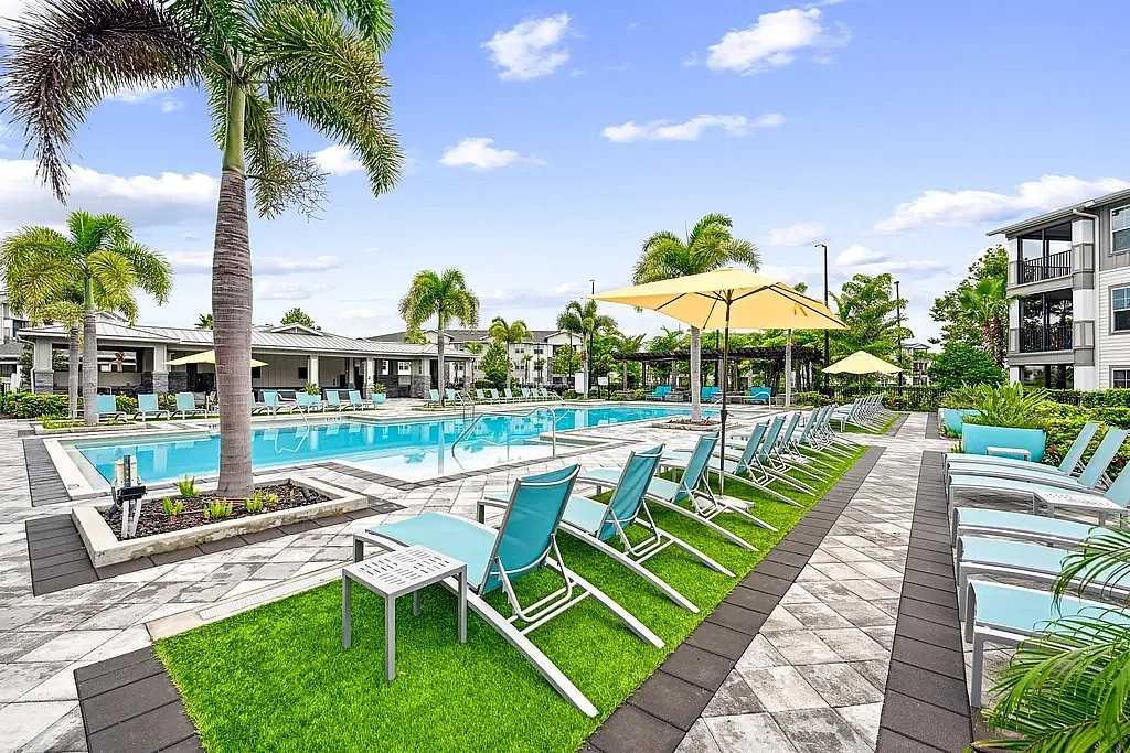 Halston Waterleigh - Photo 5 of 49