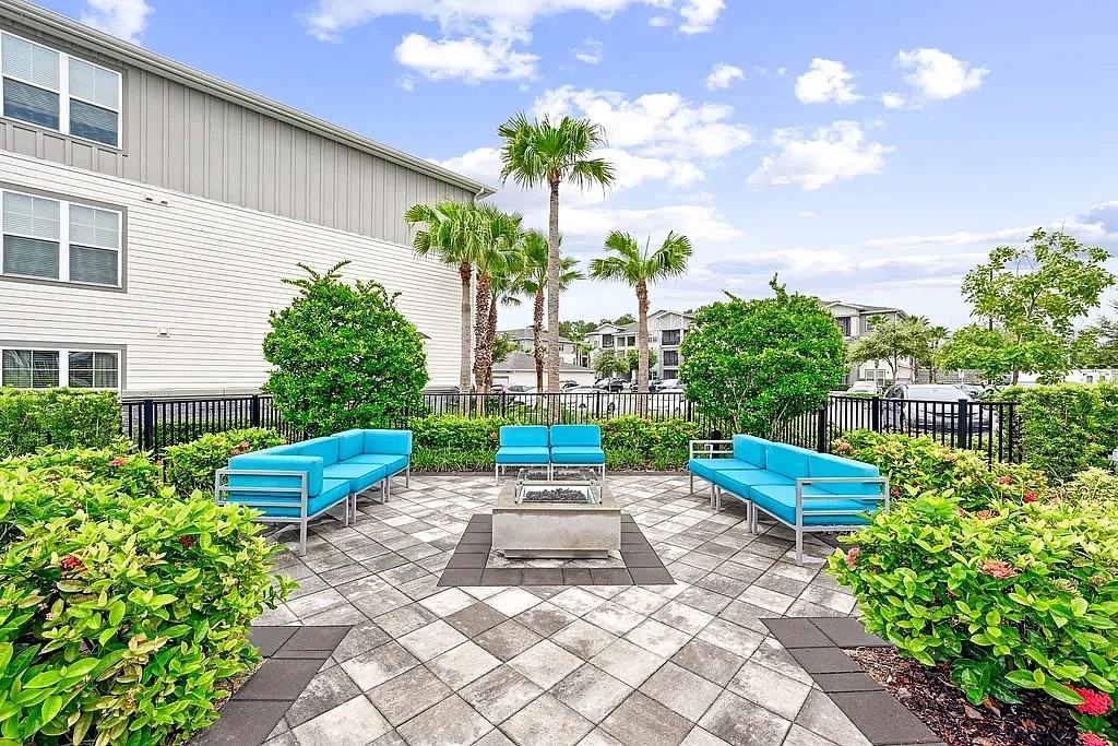 Halston Waterleigh - Photo 7 of 49