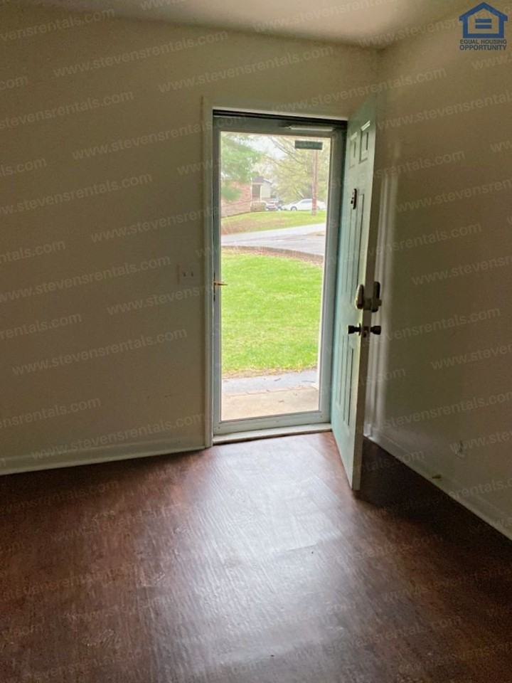 328 Oriole Dr #E1 - Photo 3 of 12