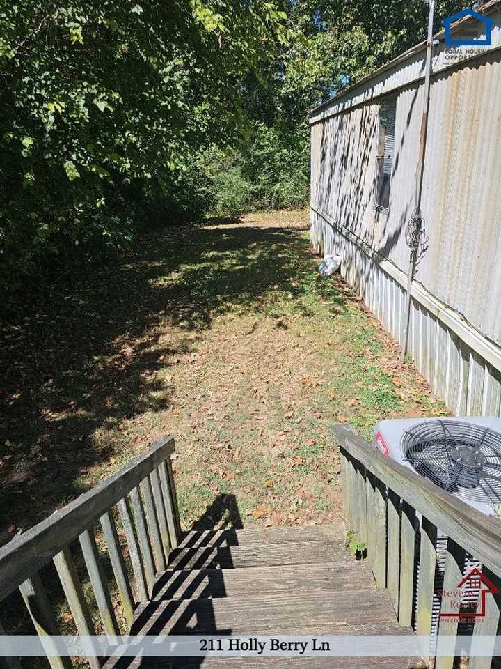 211 Holly Berry Ln - Photo 7 of 26