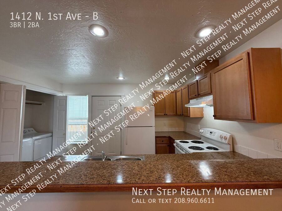 1412 N 1st Ave #B - Photo 5 of 15