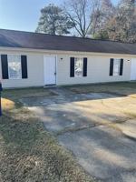 featured image of 1102 Carver Cir #B