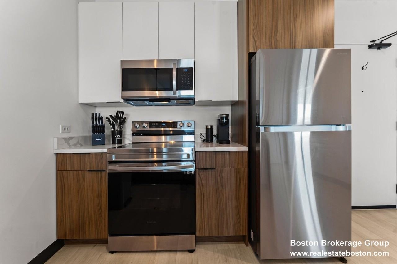 600 Broadway - Photo 2 of 50