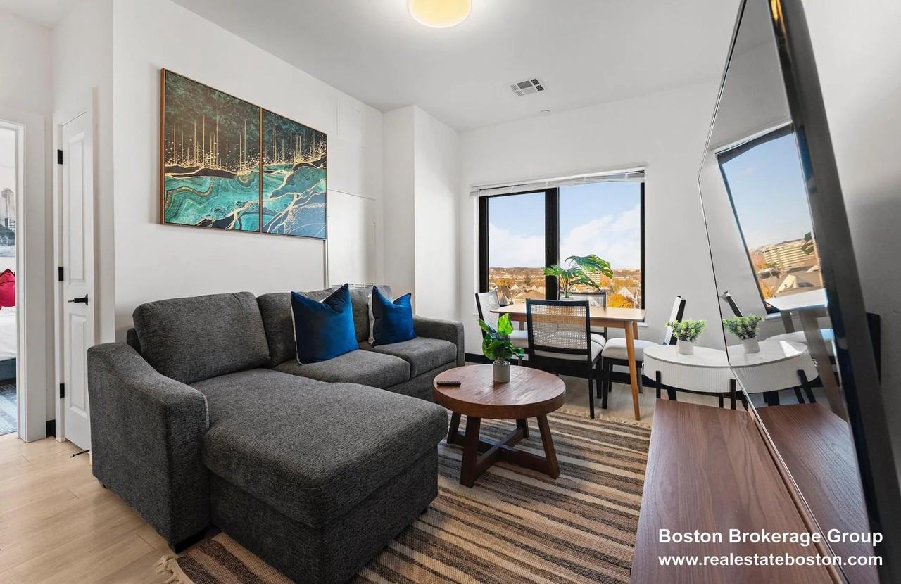 600 Broadway - Photo 4 of 50