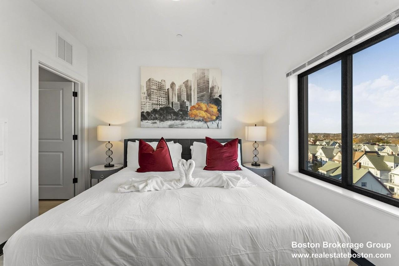 600 Broadway - Photo 7 of 50