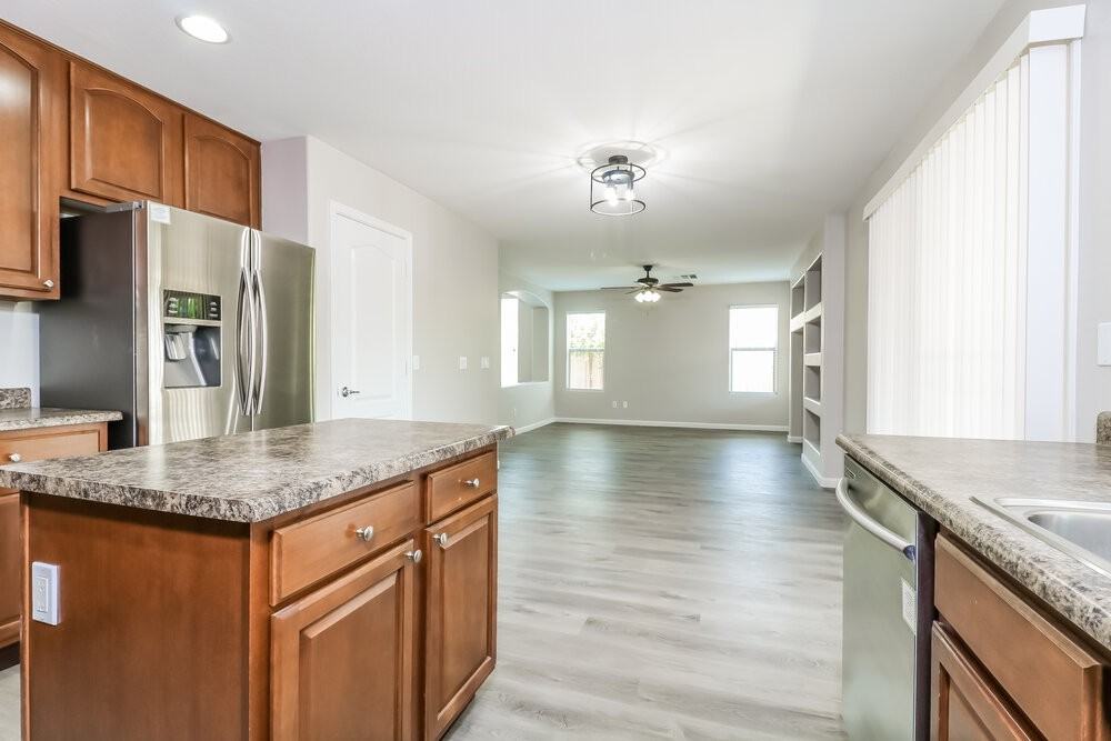 7113 W Winslow Ave - Photo 7 of 17