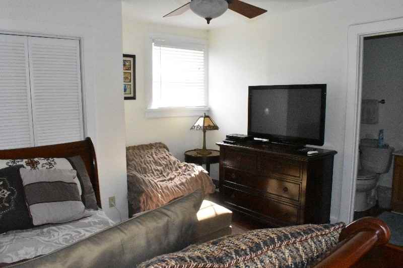 35 1/2 Hasell St - Photo 3 of 16