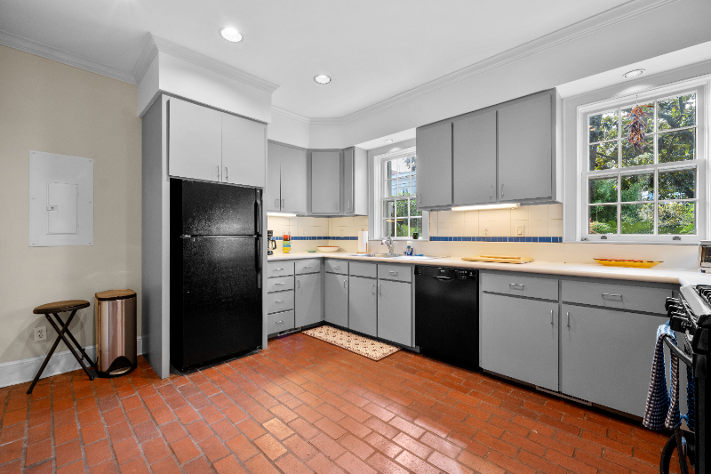 69 Anson St - Photo 7 of 30