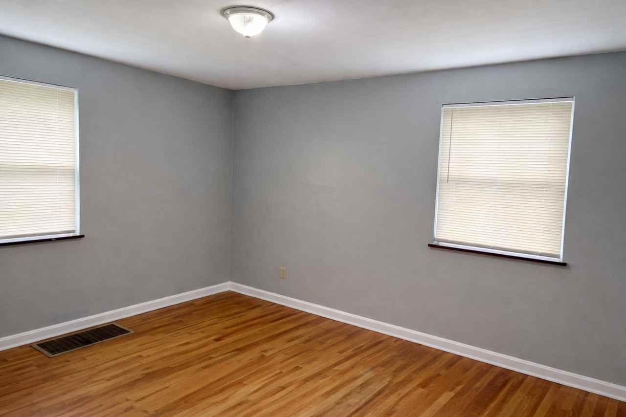 5517 Surrey Ave - Photo 4 of 16