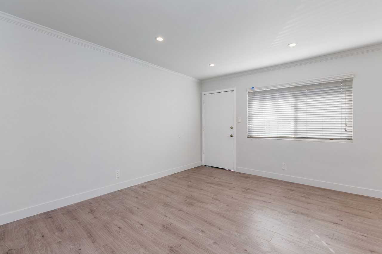 2895 West 11th Street #5 - Photo 4 of 8