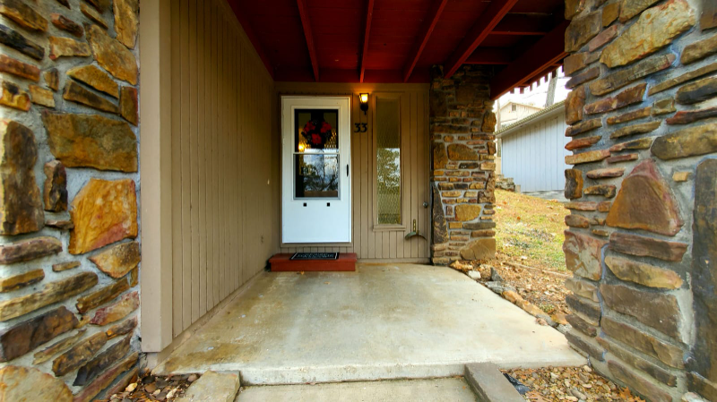 33 Nantucket Dr - Photo 2 of 32